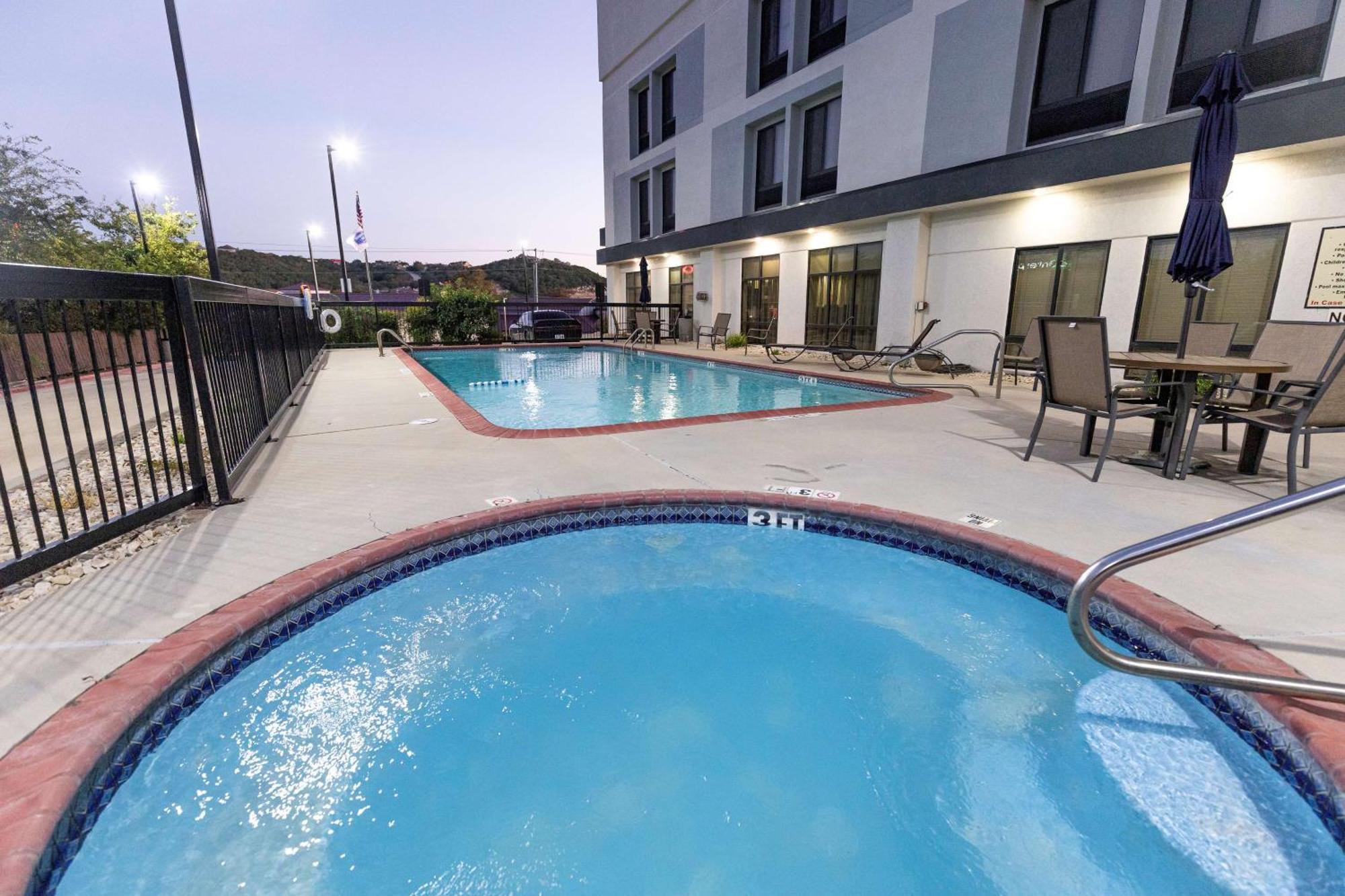 Hampton Inn Kerrville Buitenkant foto